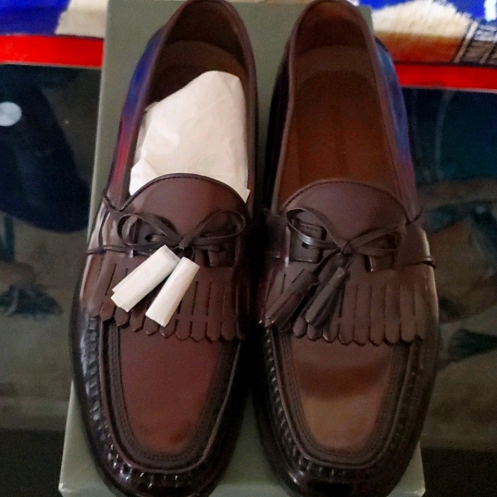 Men's dress shoes